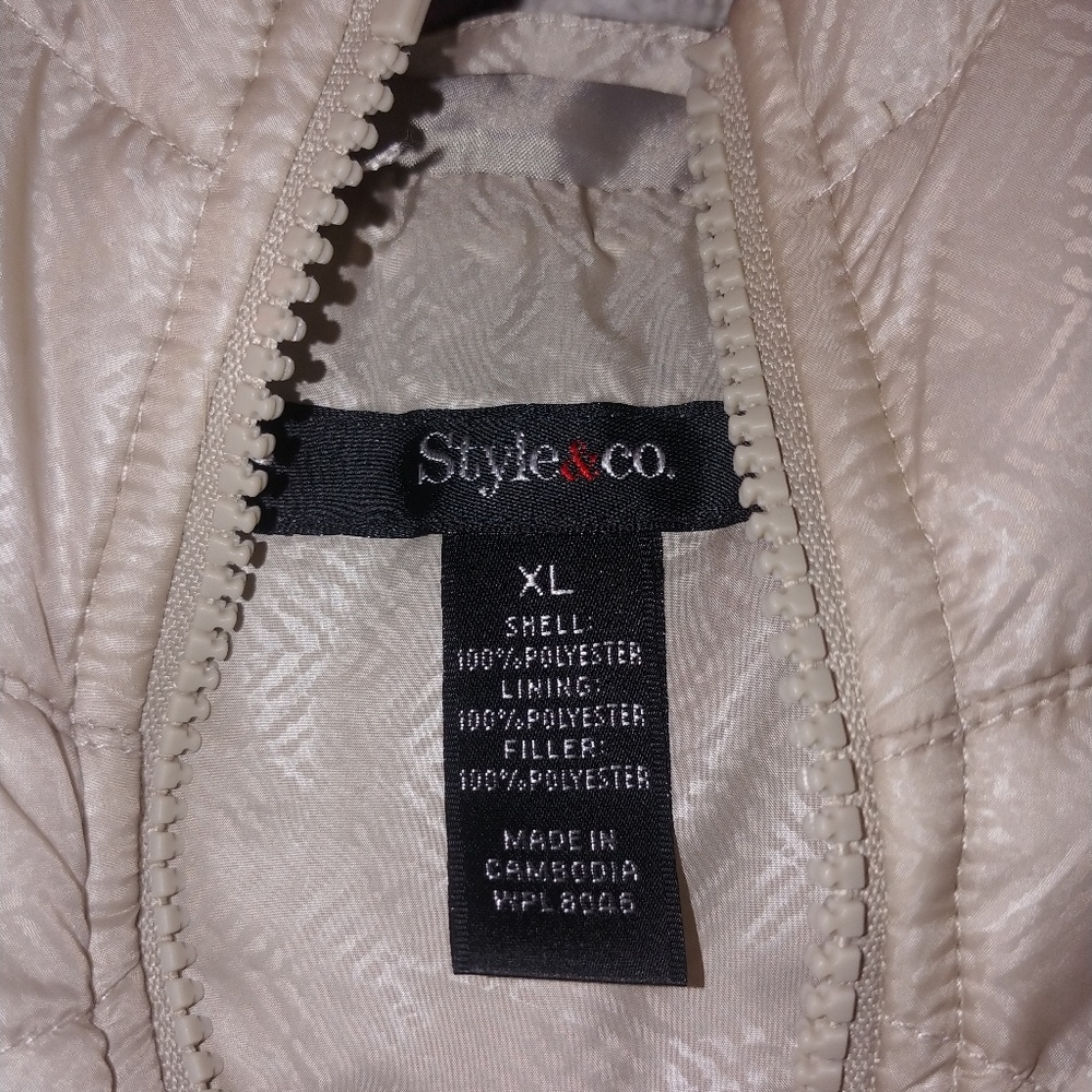 Puffy Vest with Hood - Picture 3 of 4